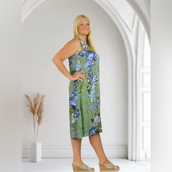 NEW La Cera Plus Size Sleeveless V-Neck Artistic Floral Dress Green Women’s 1X - Picture 2 of 13
